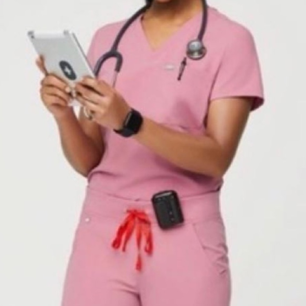 Figs Catarina one pocket scrub top in blush size XXS and Zamora jogger pants xs